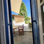 Manolia House Appartamento Paro