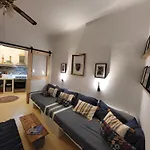 Manolia House Apartment *